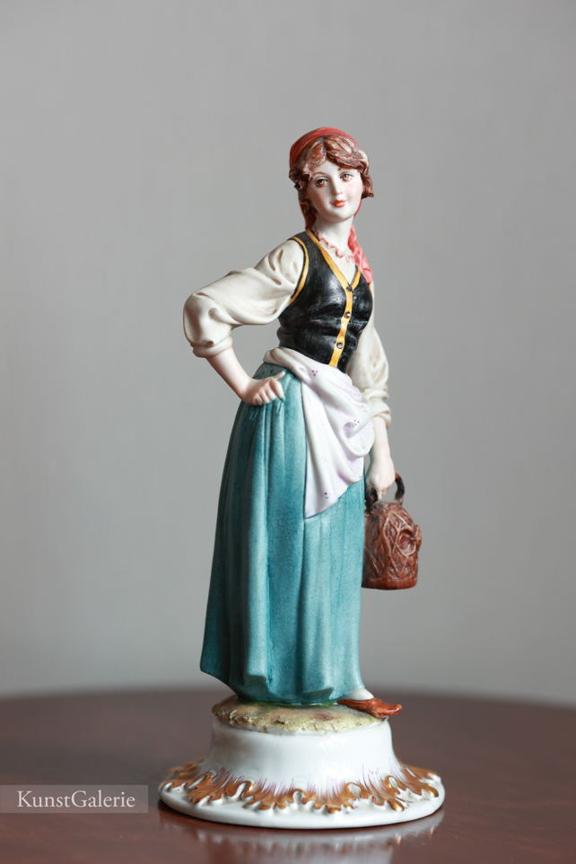 Девушка в красном платке, Tyche Tosca, Каподимонте, статуэтка