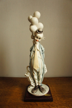Клоун с шариками, Джузеппе Армани, Каподимонте, статуэтка, KunstGalerie.ru