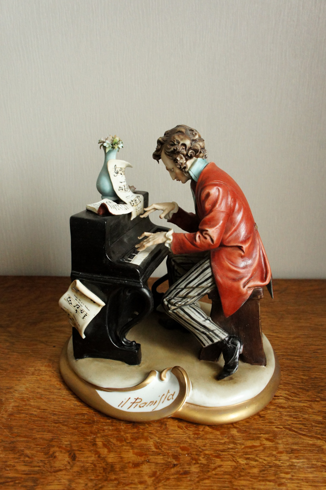 Пианист, Tyche Tosca, Capodimonte, статуэтка