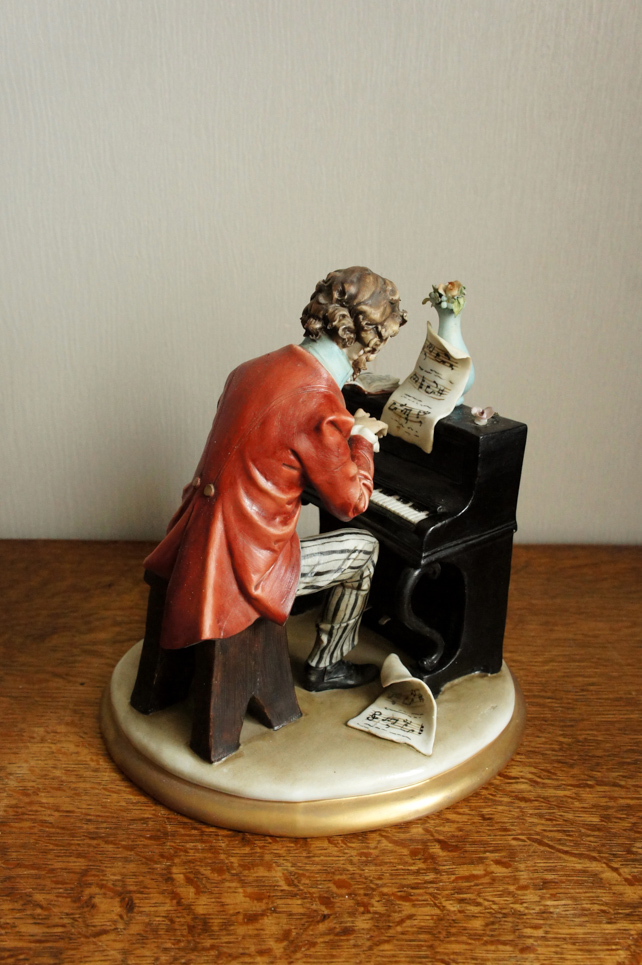 Пианист, Tyche Tosca, Каподимонте, статуэтка