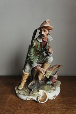 Охотник с фазаном, Tosca, Каподимонте, фарфоровые статуэтки. KunstGalerie