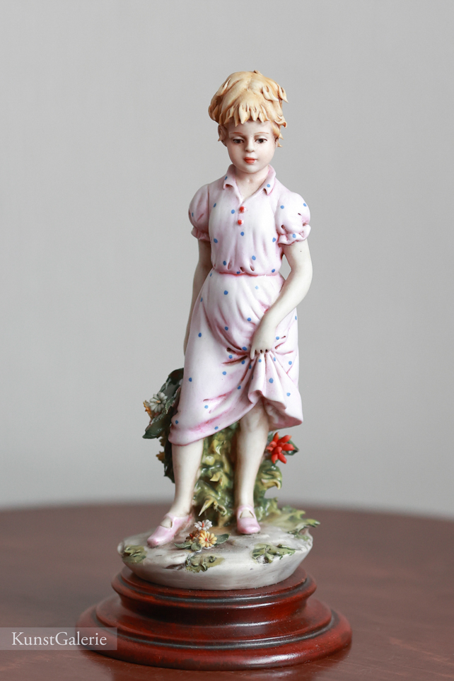Девочка с букетом, Luigi Giorgio Benacchio, Capodimonte, статуэтка
