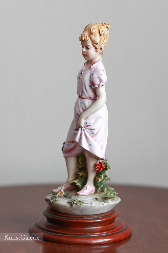 Девочка с букетом, Luigi Giorgio Benacchio, Capodimonte, статуэтка