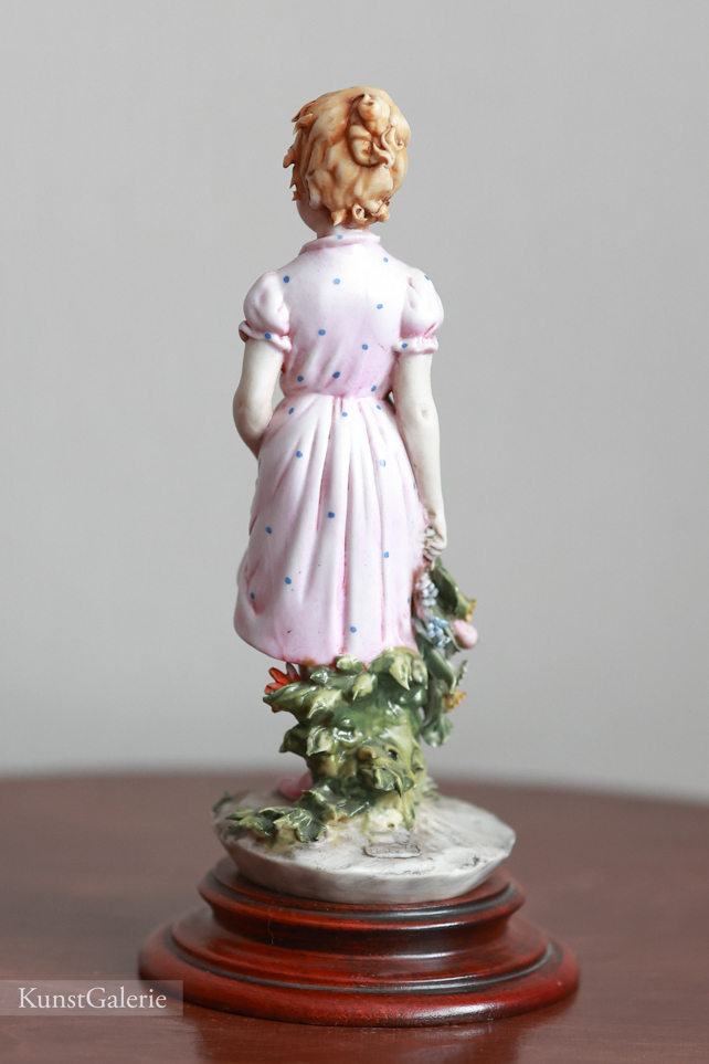 Девочка с букетом, Luigi Giorgio Benacchio, Capodimonte, статуэтка