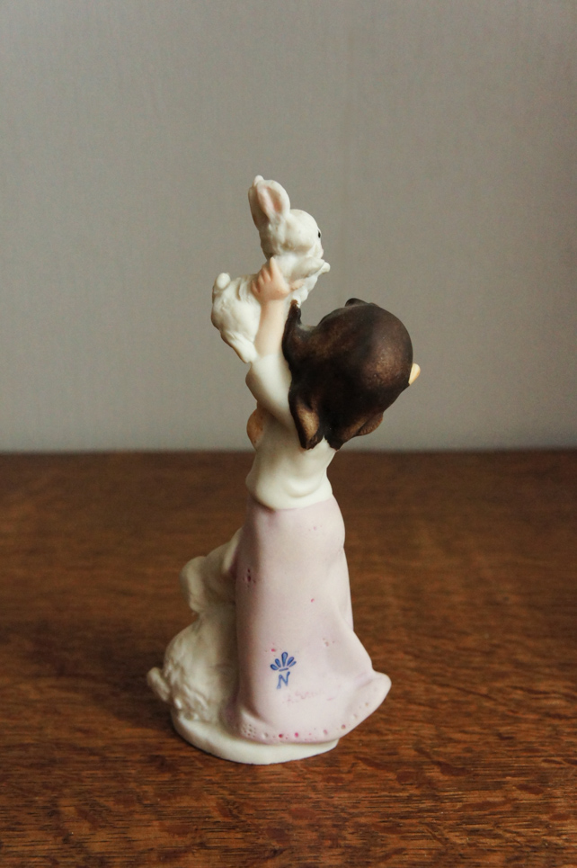 Девочка с кроликами, Джузеппе Армани, Флоренс, Каподимонте, статуэтка