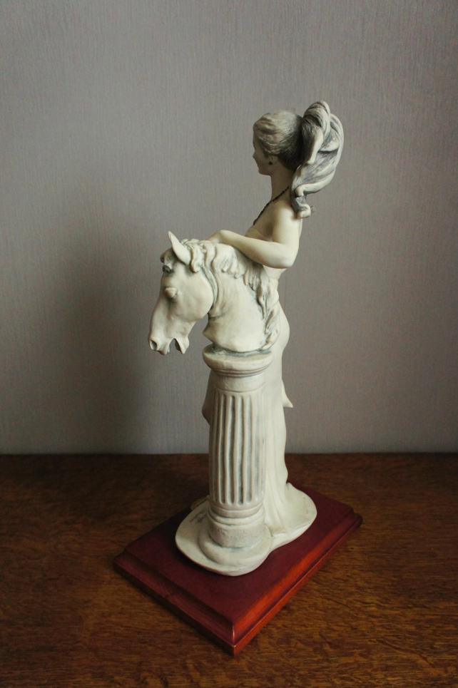 Лиза со скульптурой коня, Джузеппе Армани, Флоренс, купить