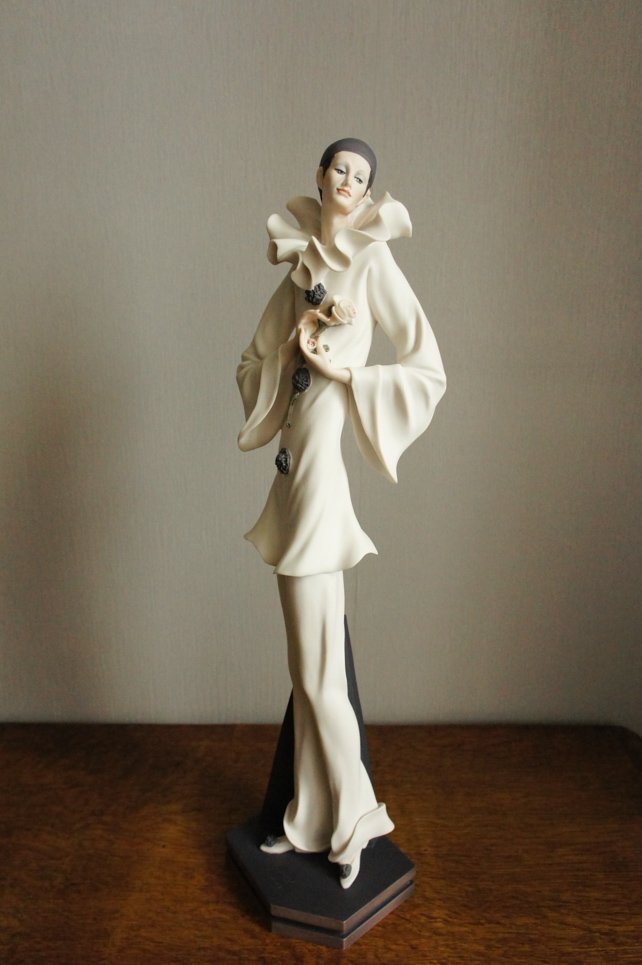 Романтичный пьеро с розой, Джузеппе Армани, статуэтка