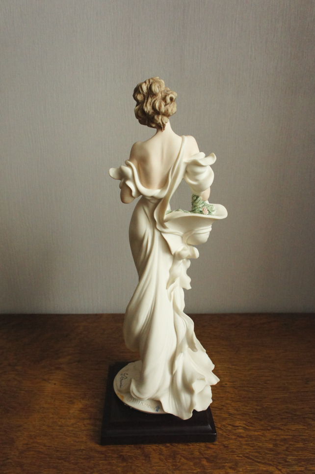 Любит-не-любит, Giuseppe Armani, Florence, статуэтка