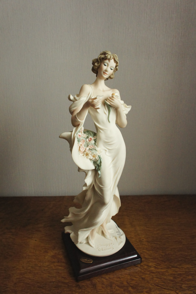 Любит-не-любит, Giuseppe Armani, Florence, статуэтка