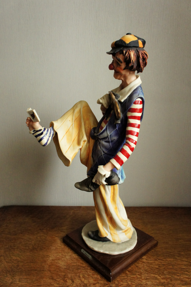 Клоун с книжкой в ноге, Джузеппе Армани, статуэтка