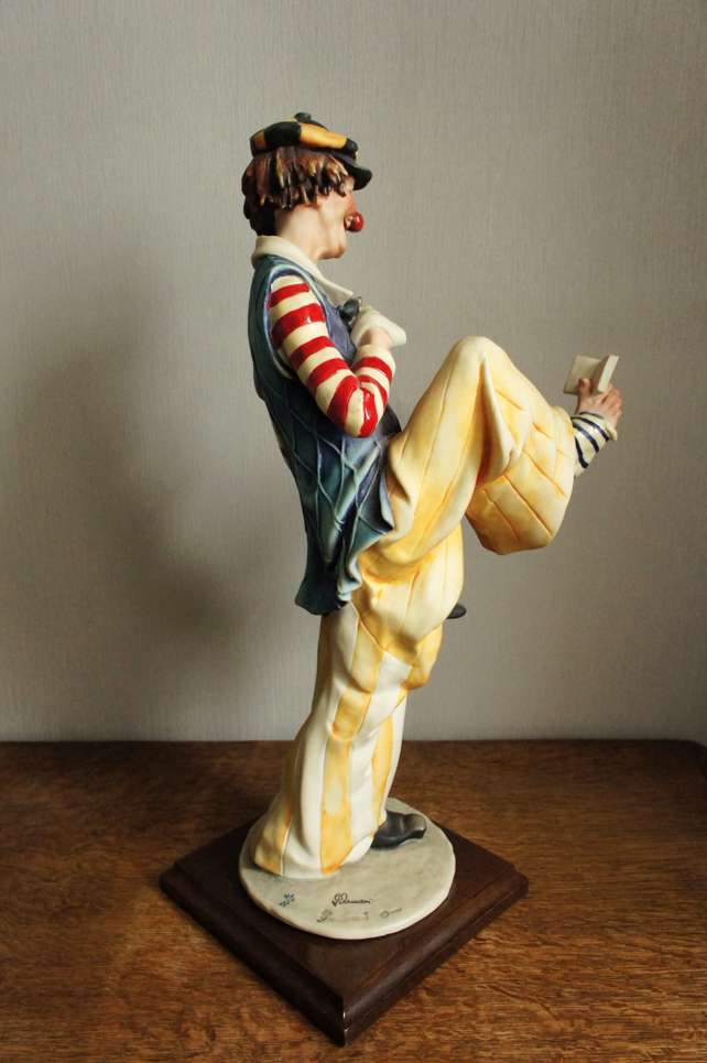 Клоун с книжкой в ноге, Джузеппе Армани, статуэтка
