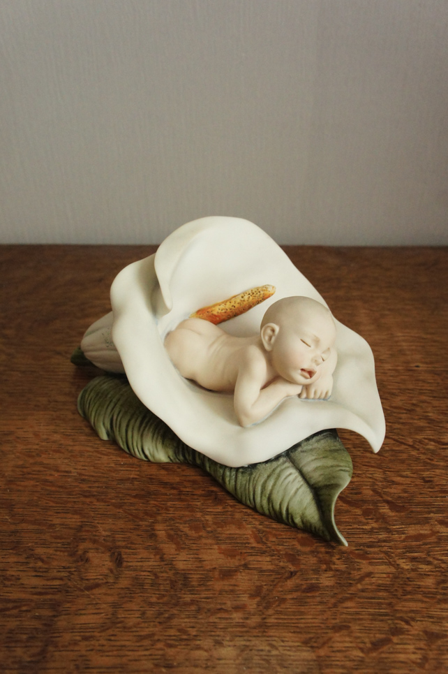 Младенец в лилии, Giuseppe Armani, статуэтка