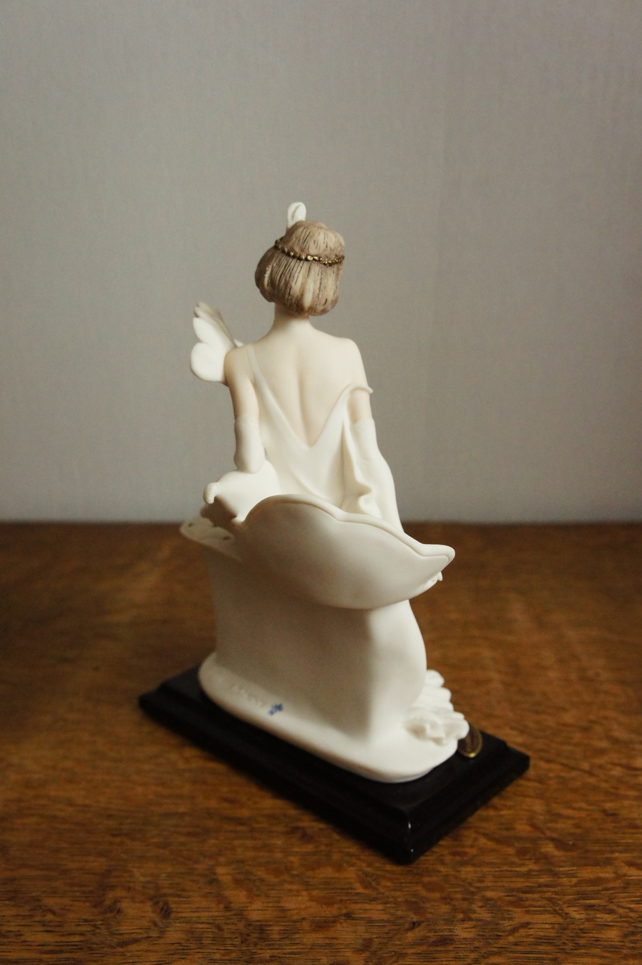 Девушка на софе с веером, Джузеппе Армани, Флоренс, статуэтка