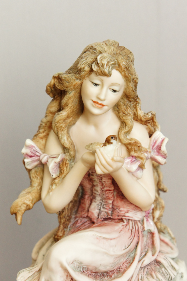 Девушка с птичкой, Giuseppe Armani, Florence, статуэтка