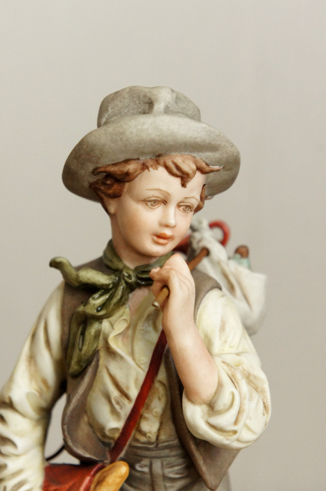 Мальчик с ношей, D.Belloire, Capodimonte, статуэтка
