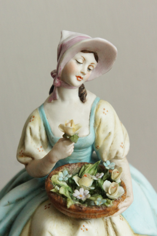 Леди с корзиной цветов, Tyche Tosca, Каподимонте, статуэтка