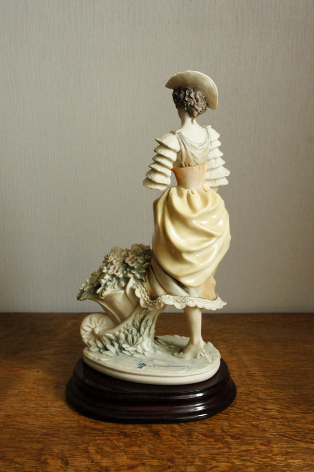 Леди с цветочной тележкой, Giuseppe Armani, Florence, статуэтка