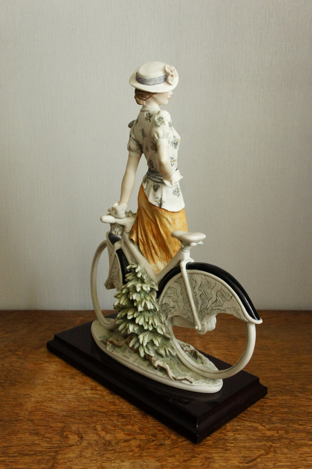 Розали с велосипедом, Джузеппе Армани, Флоренс, статуэтка