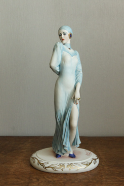 Леди в нежно-голубом, Sandro Maggioni, Каподимонте, фарфоровые статуэтки. KunstGalerie