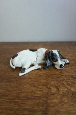 Дремлющий пес, Cortese, Каподимонте, фарфоровые статуэтки. KunstGalerie
