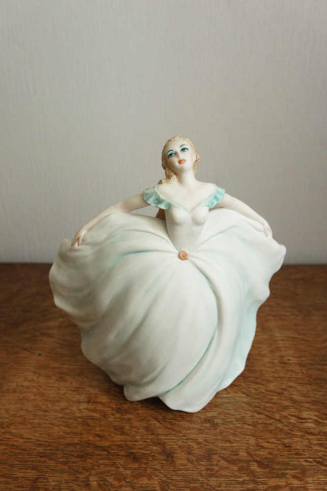 Девушка в голубом платье, Elite Porcellana, Каподимонте, статуэтка
