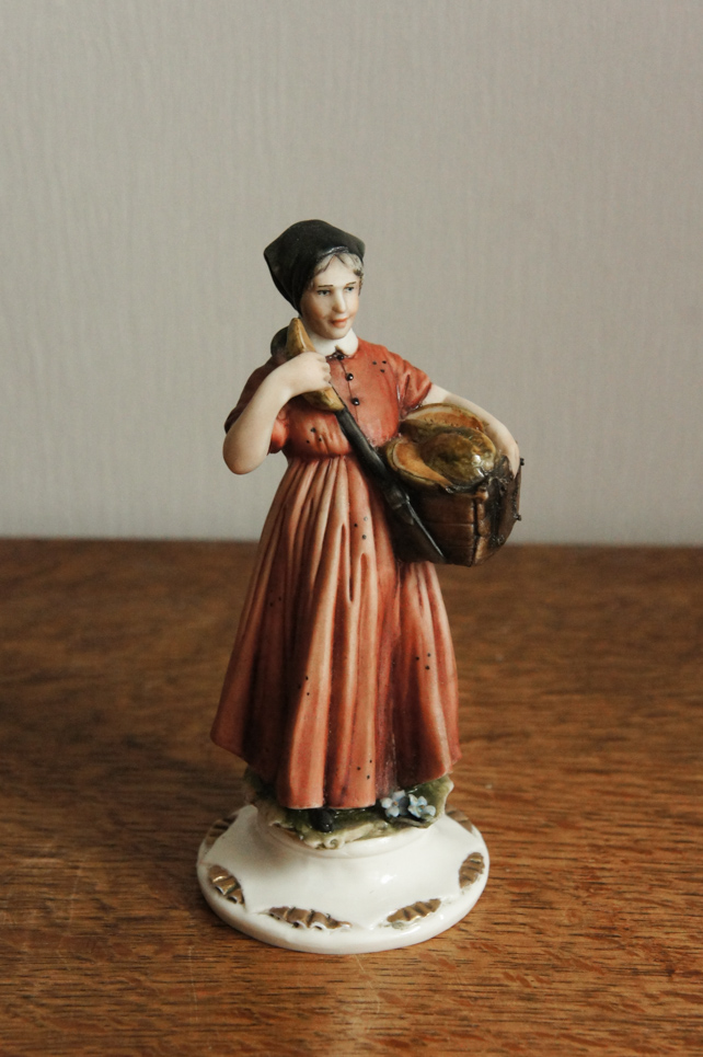 Девочка с арбузом, Porcellane Principe, Каподимонте, статуэтка