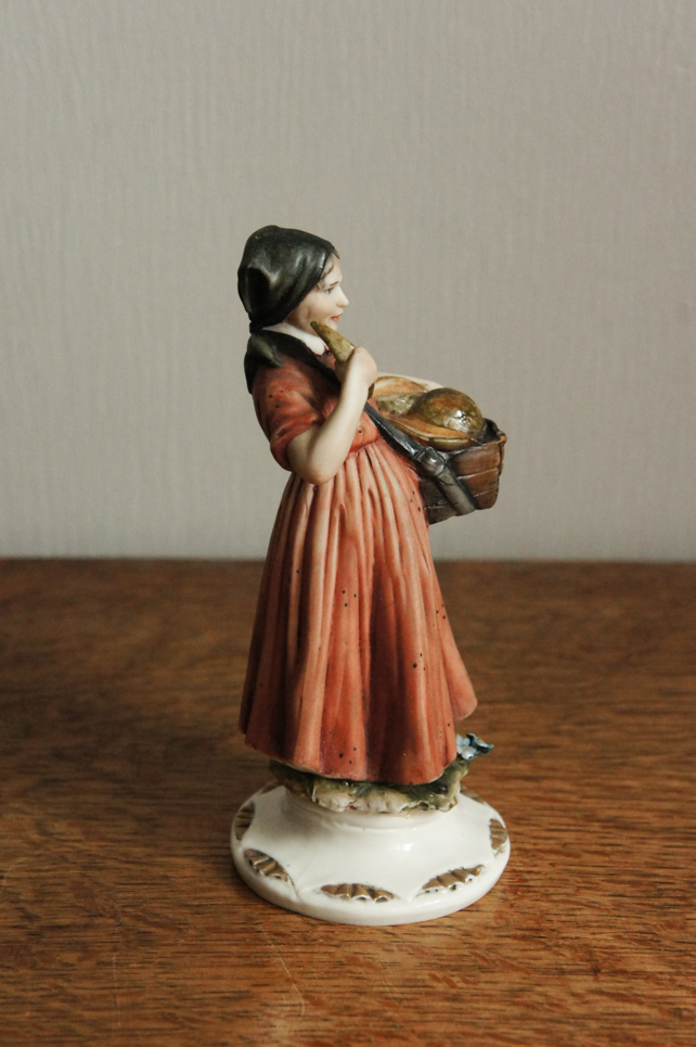 Девочка с арбузом, Porcellane Principe, Capodimonte, статуэтка