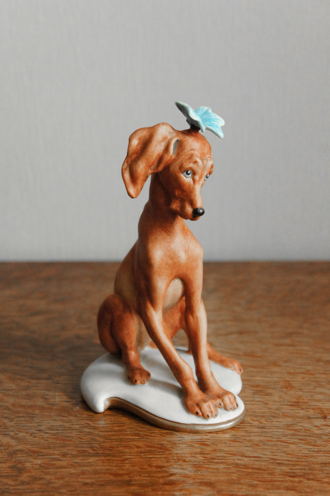 Собака с бабочкой, Джузеппе Каппе, Каподимонте, статуэтка