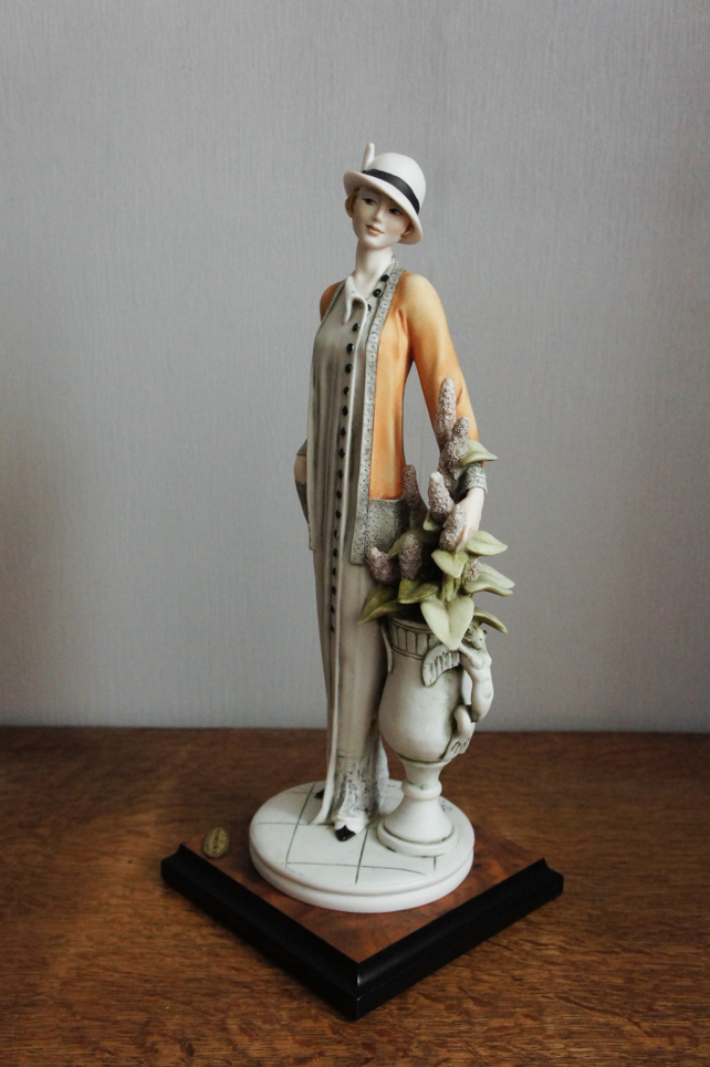 Леди у вазона с цветами, Джузеппе Армани, Флоренс, статуэтка