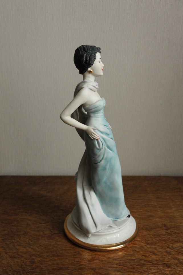 Дама в голубом платье, Meneghetti, Каподимонте, статуэтка