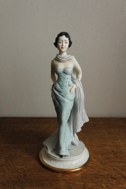 Дама в голубом платье, Meneghetti, Capodimonte, фарфоровые статуэтки. KunstGalerie