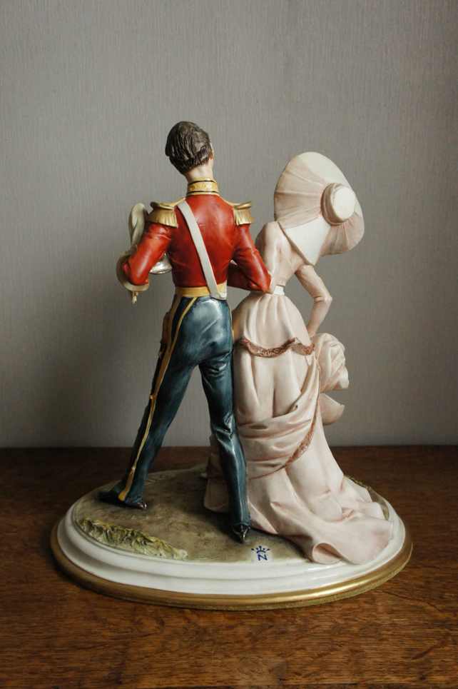 Французский солдат и леди, Bruno Merli, Каподимонте, статуэтка