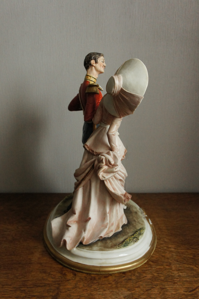 Французский солдат и леди, Bruno Merli, Каподимонте, статуэтка