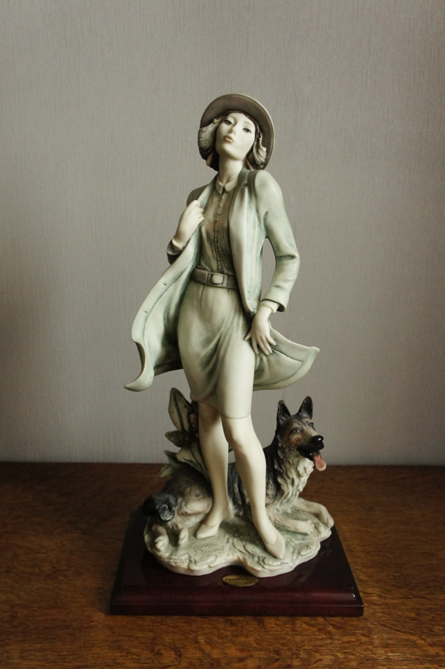 Соня с овчаркой, Giuseppe Armani, статуэтка