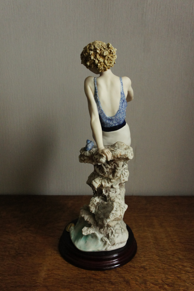 Сабрина на камне, Giuseppe Armani, статуэтка