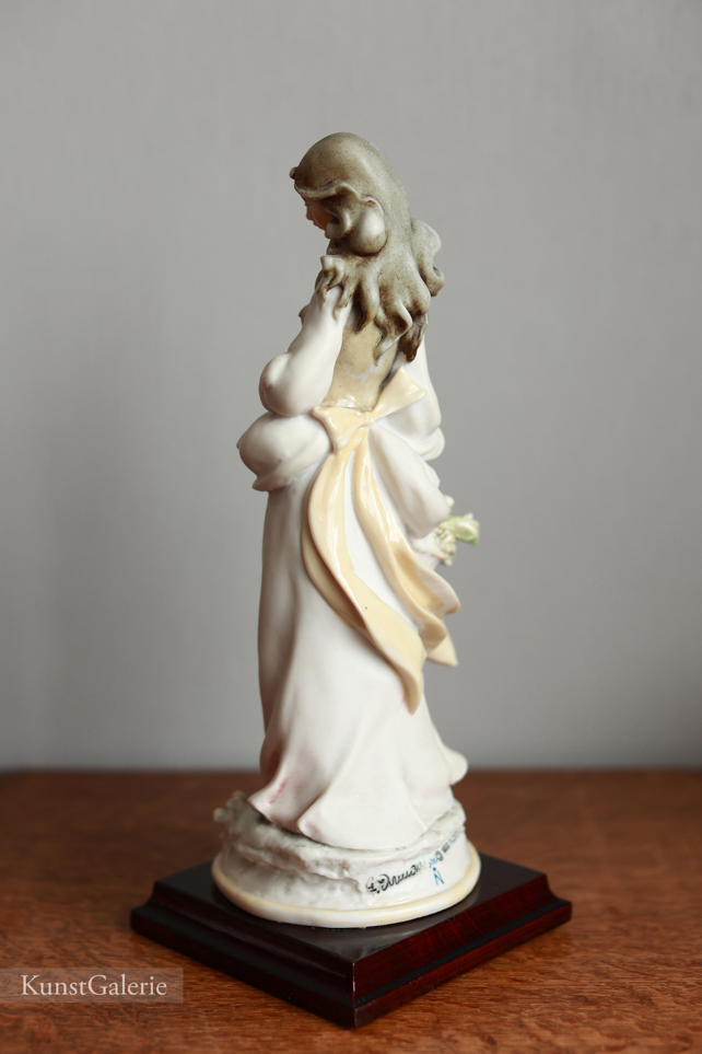 Девушка с корзинкой цветов, Giuseppe Armani, статуэтка