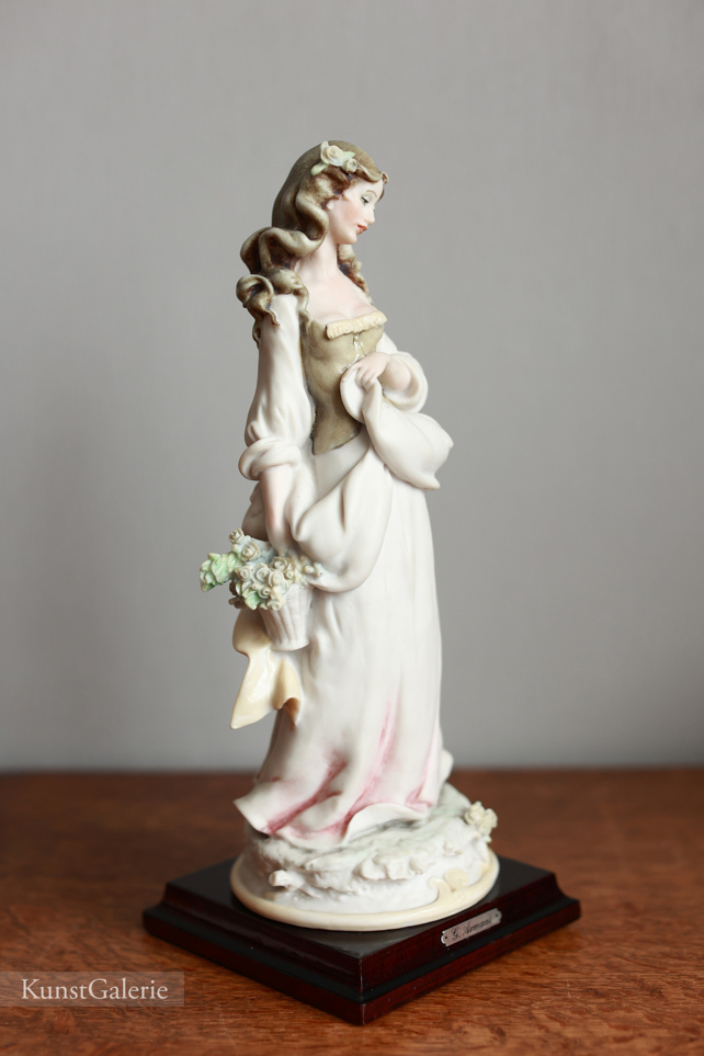 Девушка с корзинкой цветов, Giuseppe Armani, статуэтка