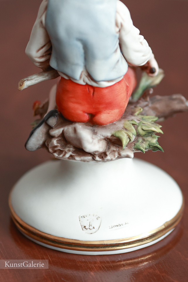 Мальчик с палкой, Luigi Giorgio Benacchio, Capodimonte, статуэтка