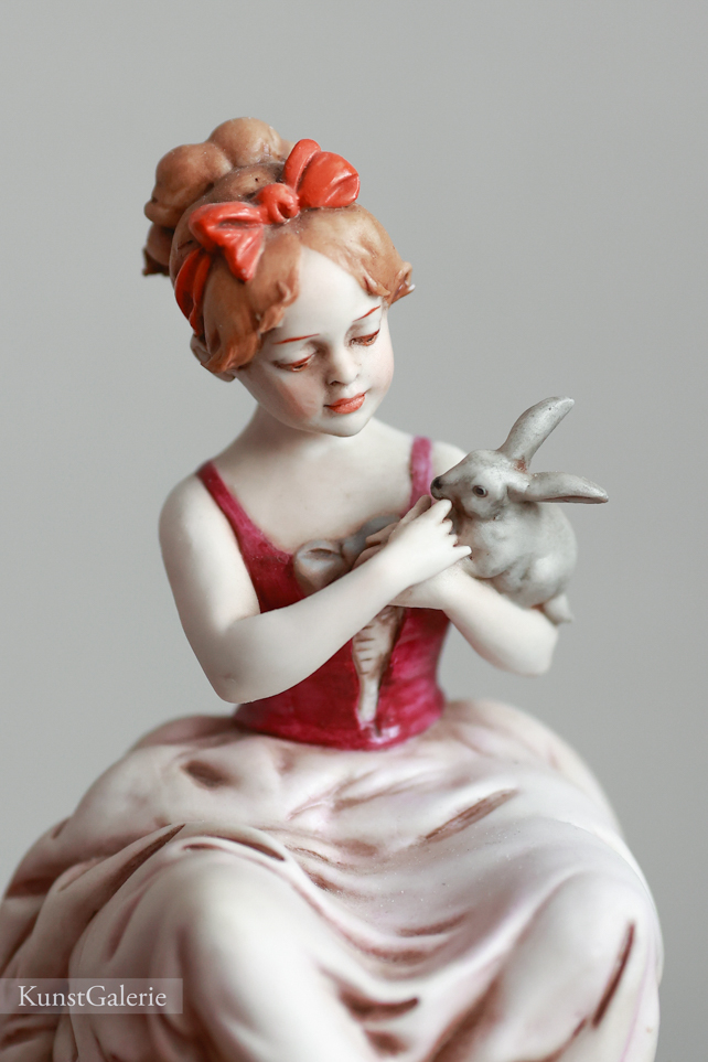 Девочка с кроликом, Luigi Giorgio Benacchio, Capodimonte, статуэтка