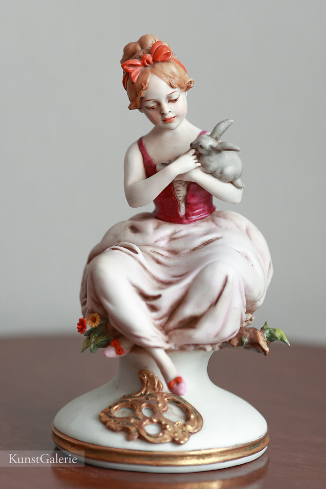 Девочка с кроликом, Luigi Giorgio Benacchio, Capodimonte, статуэтка