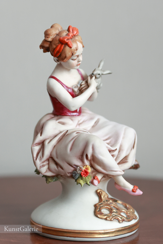Девочка с кроликом, Luigi Giorgio Benacchio, Capodimonte, статуэтка