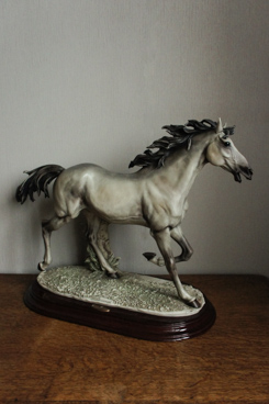 Бегущая лошадь, Giuseppe Armani, Florence, Capodimonte, статуэтка, KunstGalerie.ru