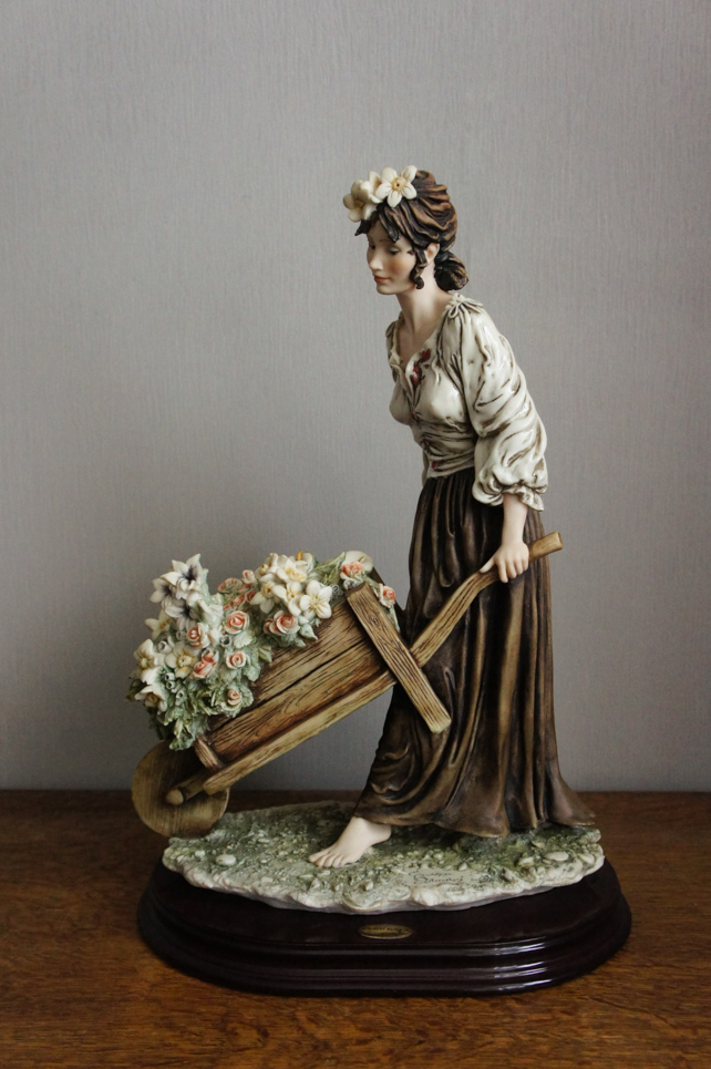 Катерина с тележкой цветов, Джузеппе Армани, статуэтка