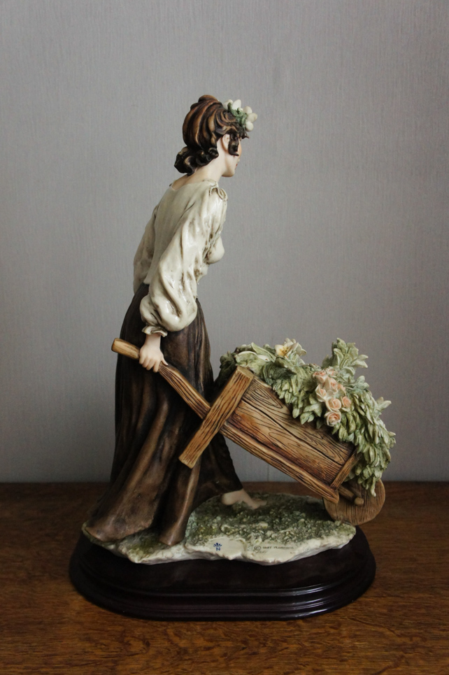 Катерина с тележкой цветов, Джузеппе Армани, статуэтка