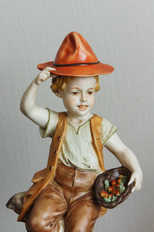 Детишки с корзинками фруктов, Luigi Giorgio Benacchio, Capodimonte, статуэтка