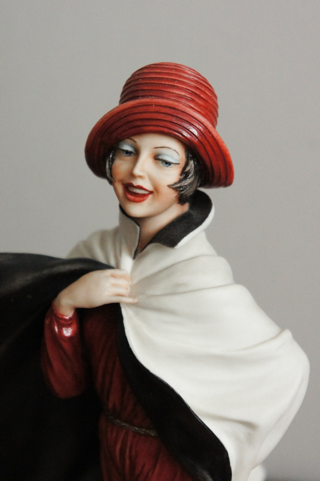 Леди в бордовой шляпе и манто, Sandro Maggioni, Каподимонте, статуэтка