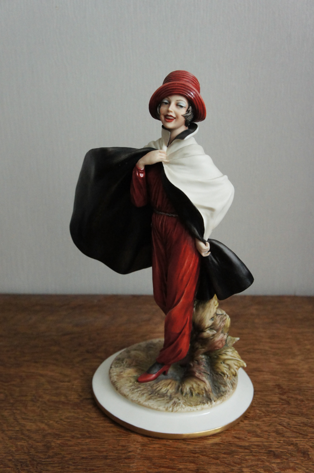 Леди в бордовой шляпе и манто, Sandro Maggioni, Capodimonte, статуэтка