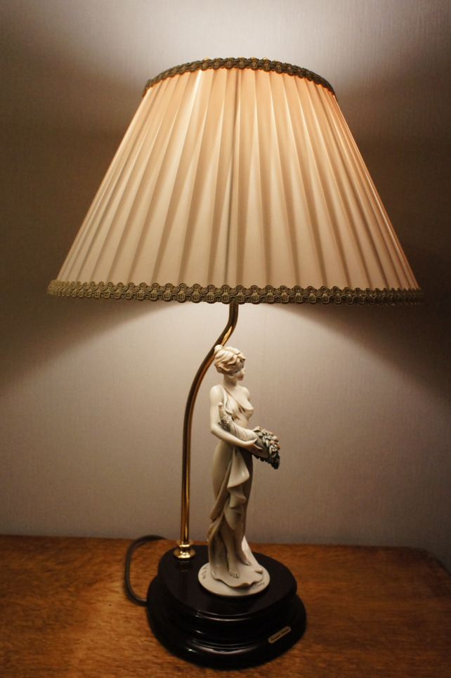 Лампа Леди с рогом изобилия, Giuseppe Armani, Florence, купить