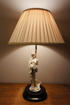 Лампа Леди с рогом изобилия, Giuseppe Armani, Florence, Capodimonte, статуэтка, KunstGalerie.ru