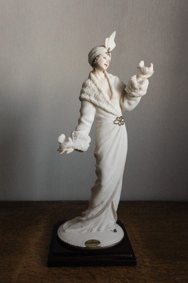 Элеонора с голубями, Giuseppe Armani, Florence, статуэтка